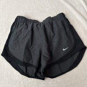 Nike Black Athletic Shorts Lightweight Performance Design